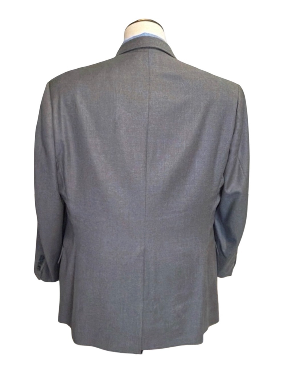 Tom James Royal Classic Gray Suit | 2-Piece | Hand Tailored | Executive Business - Picture 6 of 15